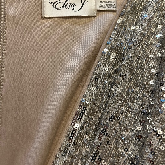Eliza J Jumpsuit in silver sequins size 6, perfect condition. - Picture 9 of 9